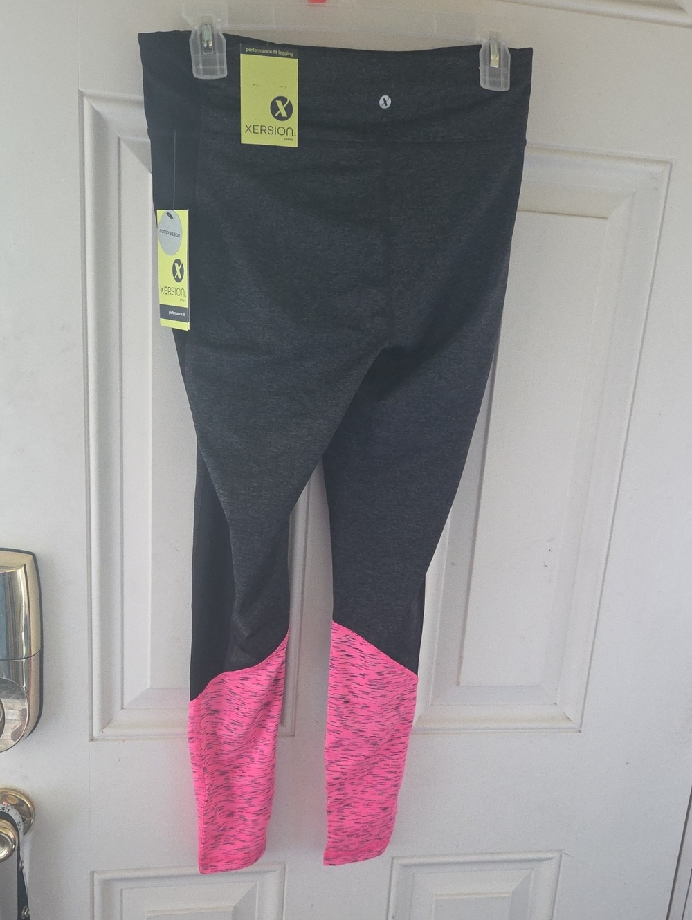 Xersion Womwns Petite Dark Gray and Bright Pink Active Colorblock Leggings